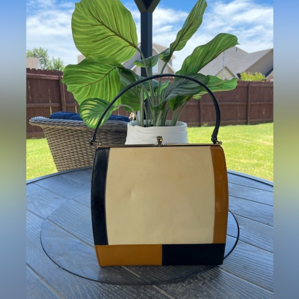 Elegant Cream and Tan Handbag